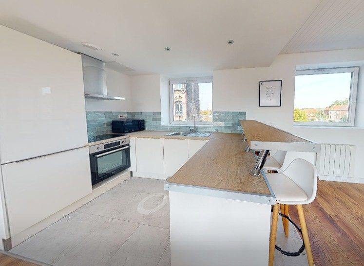 Appartement - 100 m² - 5 pièces