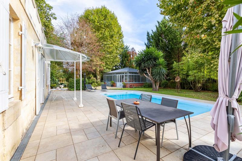 Maison - 260 m² - 7 pièces