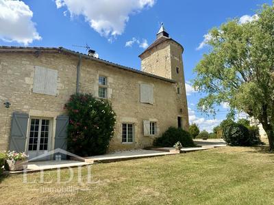 Propriété - 238 m² - 6 pièces