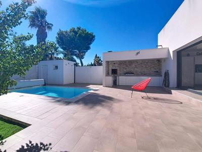 Maison - 186 m² - 6 pièces