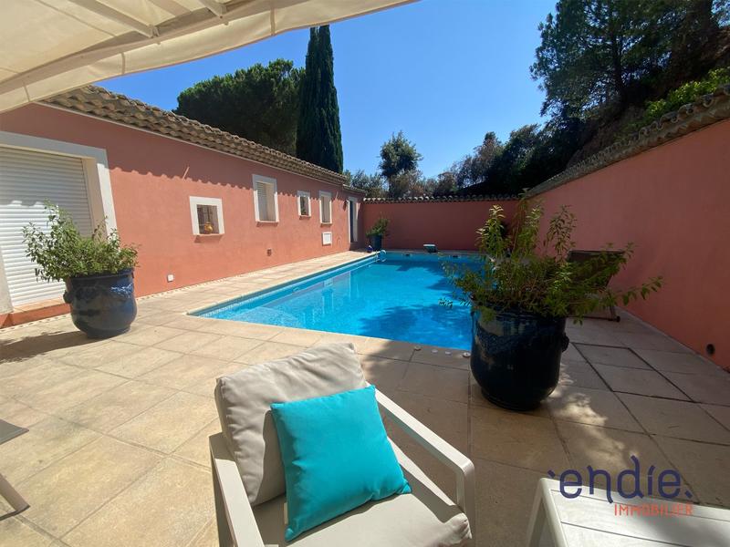 Maison - 300 m² - 6 pièces