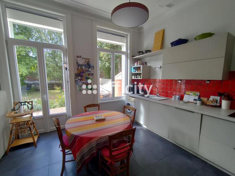 Maison - 270 m² - 11 pièces