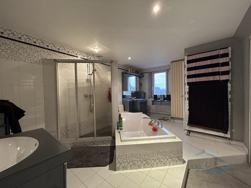 Villa - 264 m² - 8 pièces