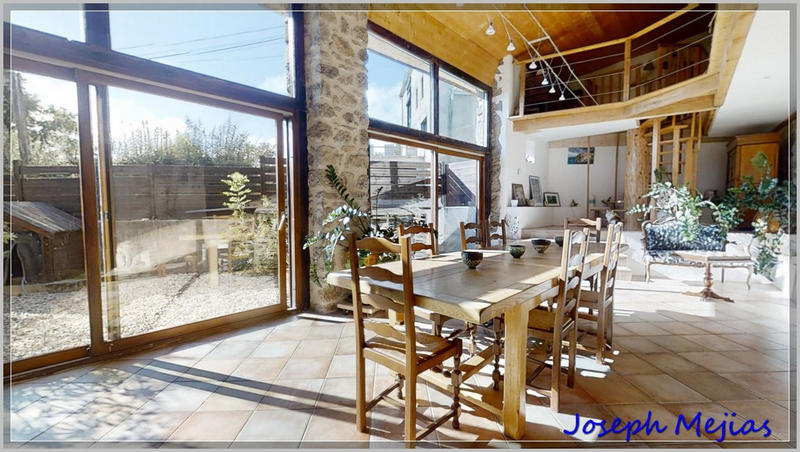 Maison - 332 m² - 11 pièces