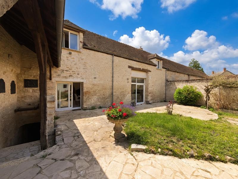 Maison - 240 m² - 7 pièces