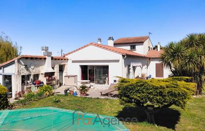 Maison - 193 m² - 9 pièces