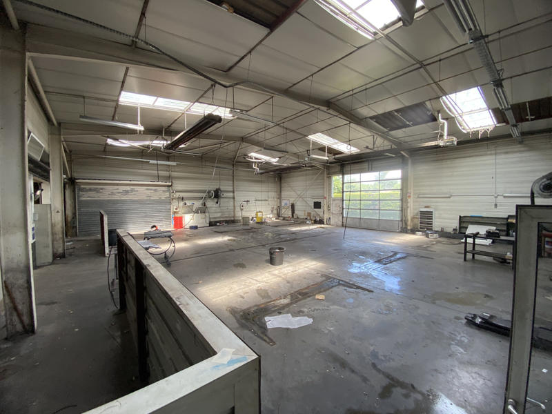 Local commercial - 1 900 m²