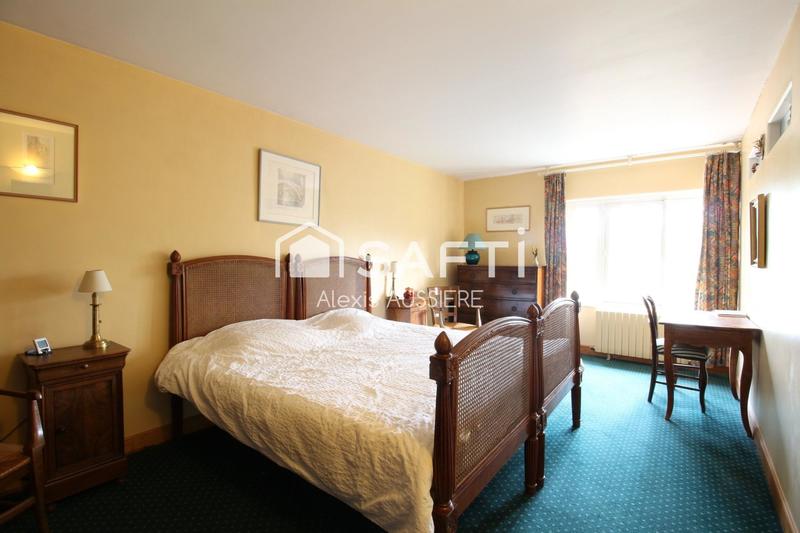 Maison - 412 m² - 11 pièces