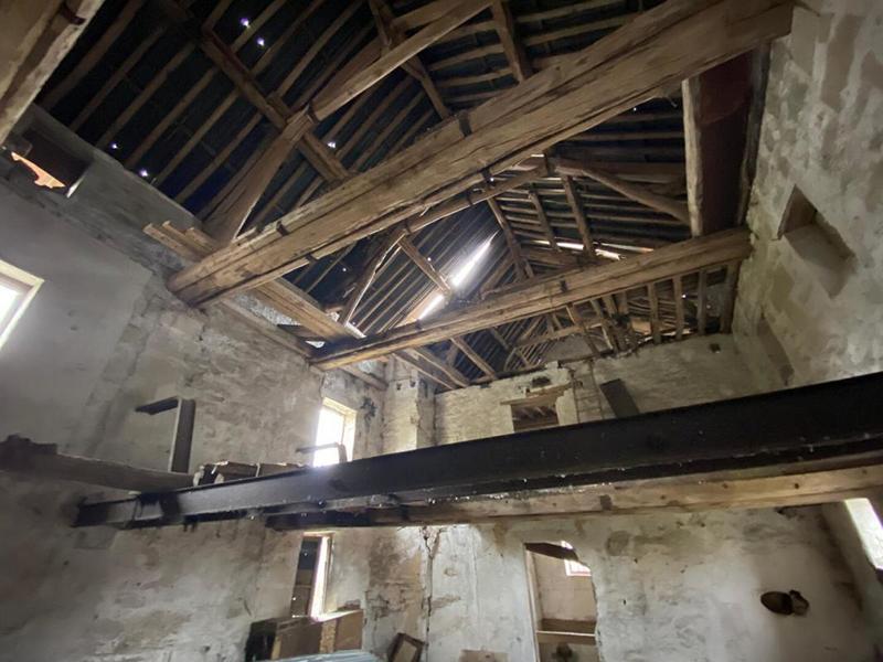 Moulin - 655 m² - 6 pièces