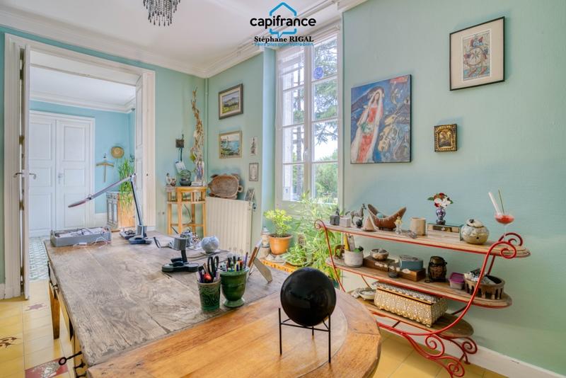 Propriété - 210 m² - 14 pièces