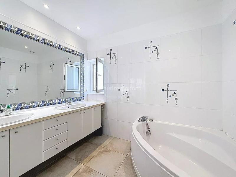 Maison - 168 m² - 6 pièces