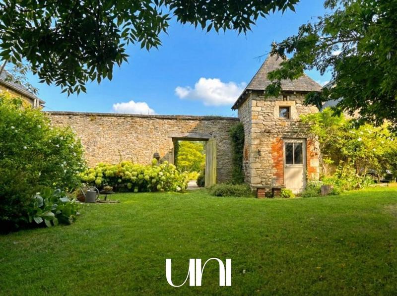 Propriété - 415 m² - 15 pièces