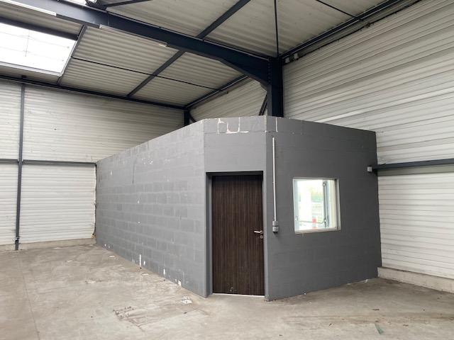 Local d'activité / Entrepôt - 1 100 m²