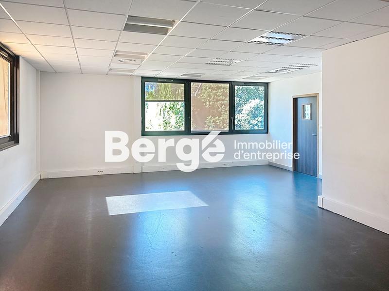 Bureau - 1 212 m²