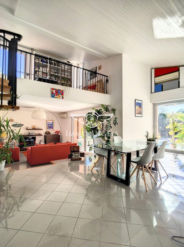 Maison - 209 m² - 6 pièces