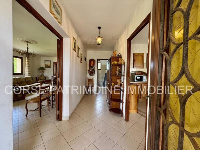 Maison - 225 m² - 12 pièces