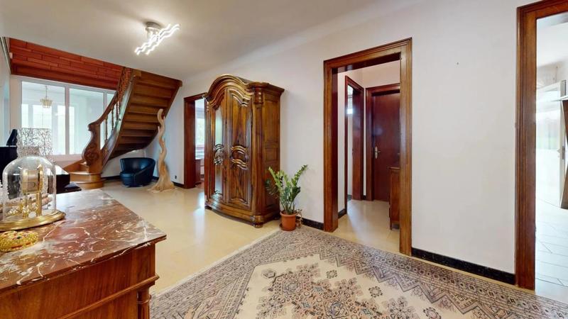 Maison - 204 m² - 7 pièces
