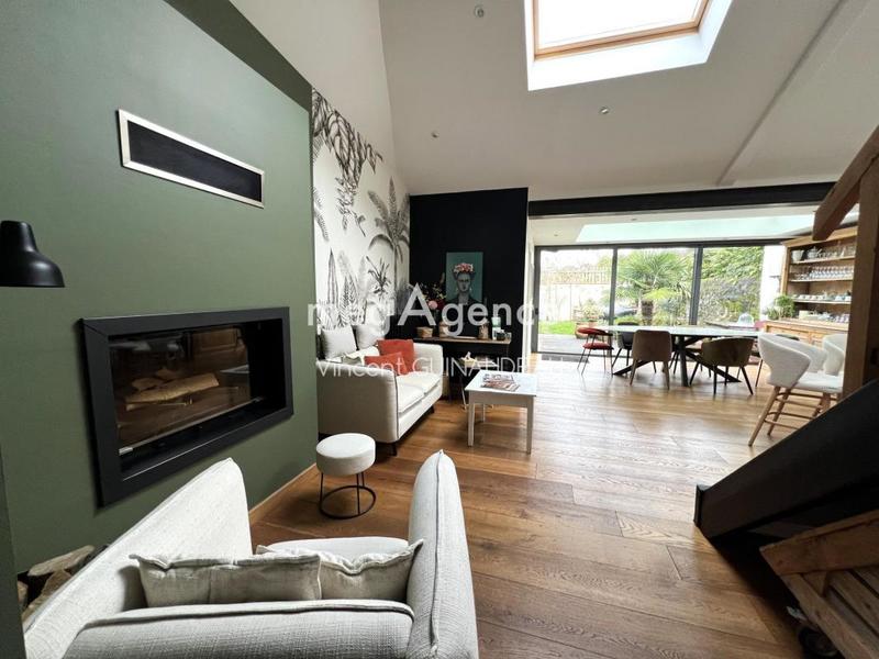 Maison - 208 m² - 9 pièces