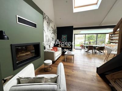 Maison - 208 m² - 9 pièces