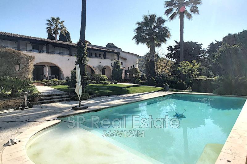 Maison - 380 m² - 10 pièces