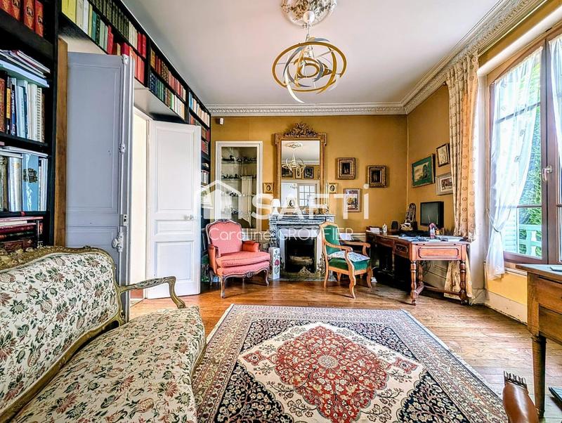 Maison - 208 m² - 10 pièces