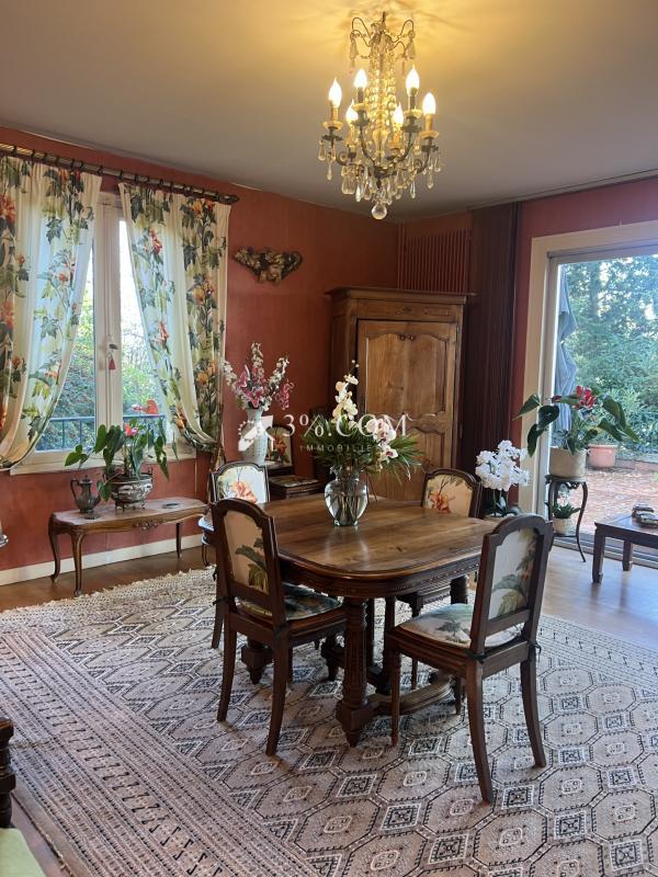 Propriété - 281 m² - 7 pièces