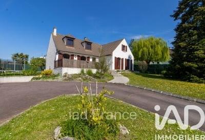 Maison - 185 m² - 8 pièces