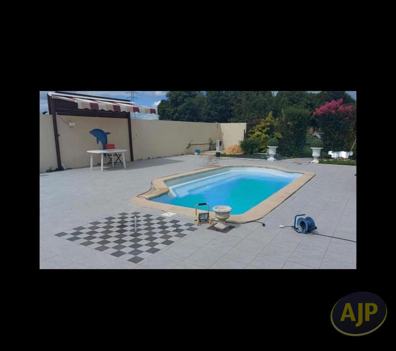 Maison - 182 m² - 7 pièces