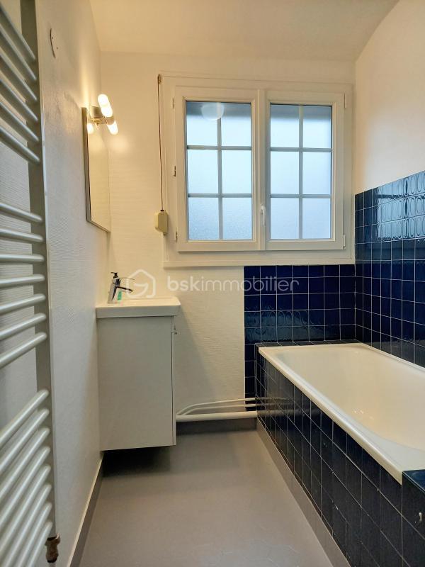 Maison traditionnelle - 121 m² - 6 pièces