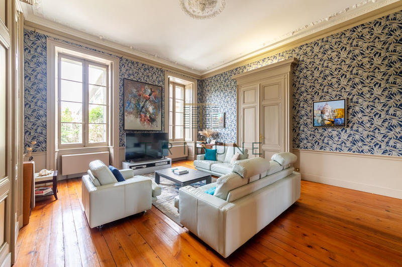 Maison - 500 m² - 10 pièces