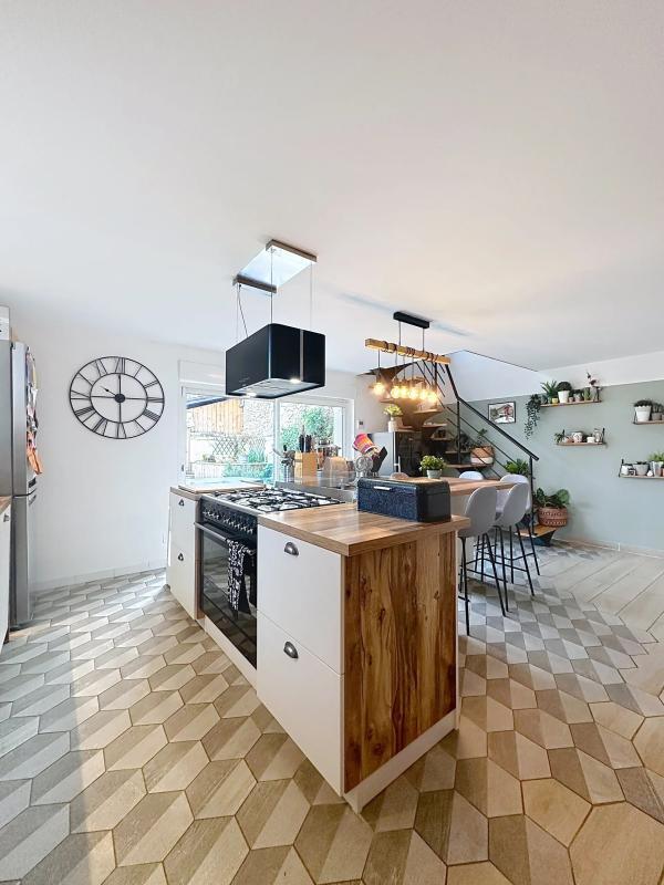 Maison en pierre - 254 m² - 7 pièces