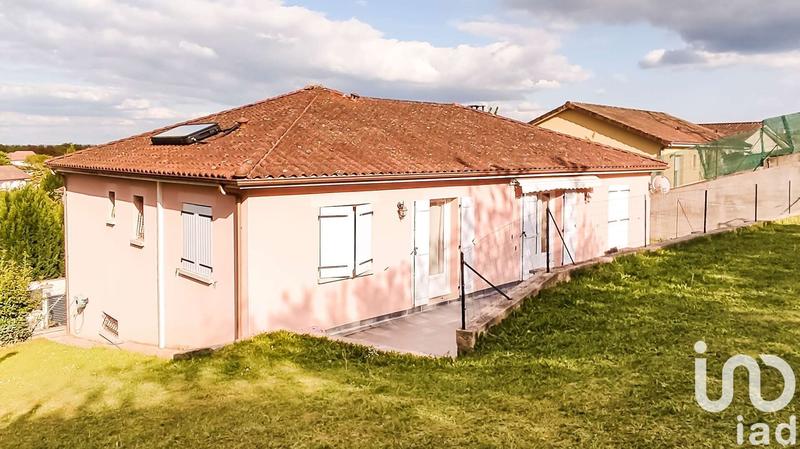 Maison - 121 m² - 8 pièces