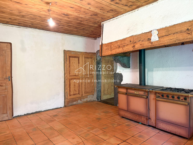 Maison - 400 m² - 4 pièces