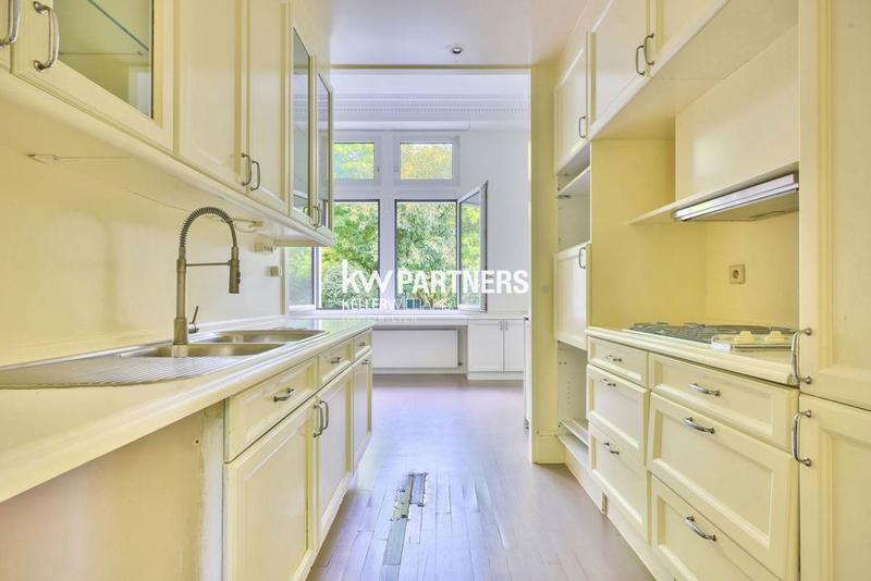 Appartement - 246 m² - 7 pièces