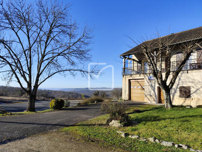 Maison - 167 m² - 8 pièces