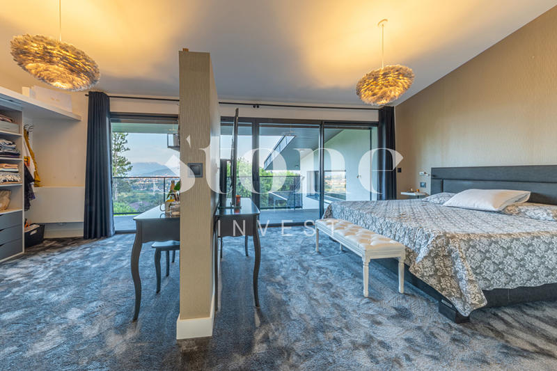 Maison - 355 m² - 16 pièces