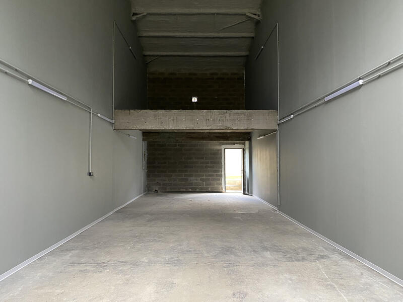 Entrepôt - 111 m²
