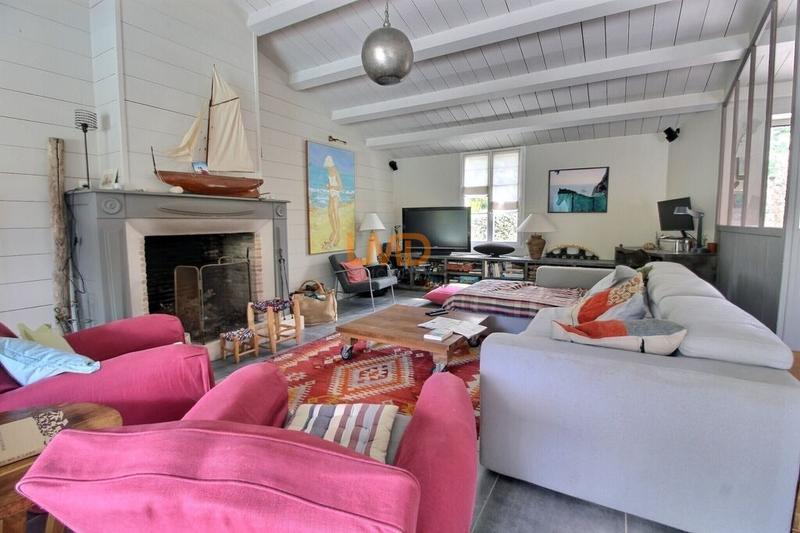 Maison - 216 m² - 8 pièces