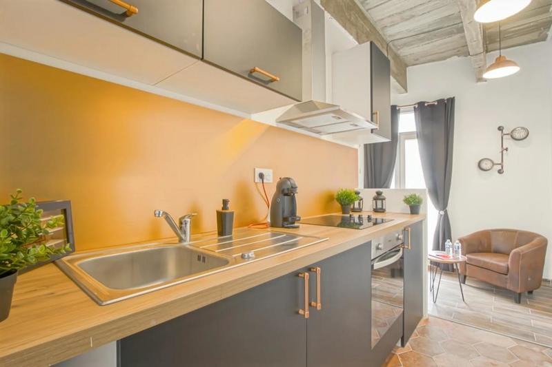 Appartement - 98 m² - 8 pièces