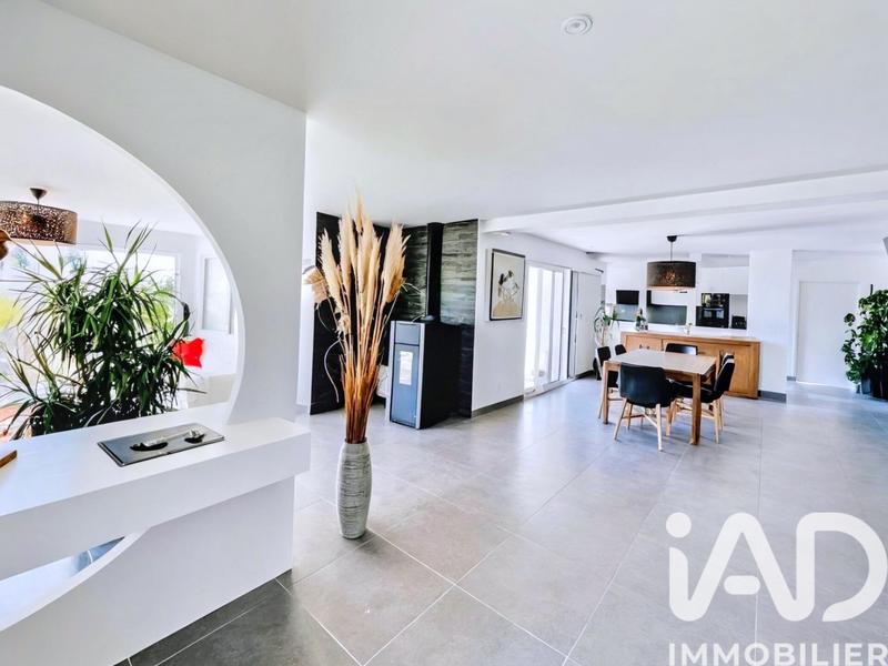 Maison de maîtres - 300 m² - 10 pièces