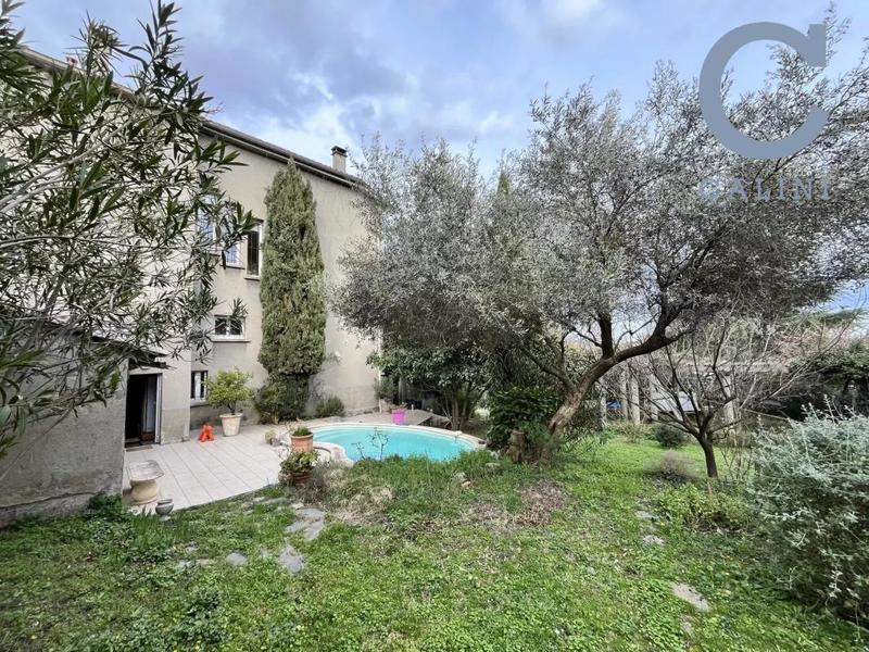 Maison de ville - 225 m² - 8 pièces