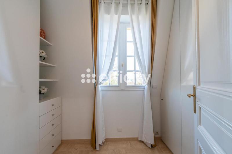 Maison - 193 m² - 7 pièces