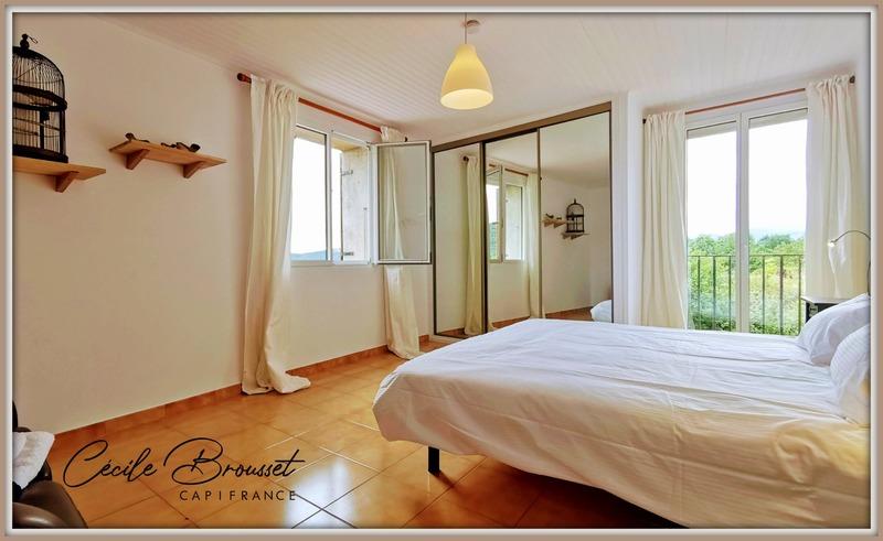 Propriété - 345 m² - 14 pièces