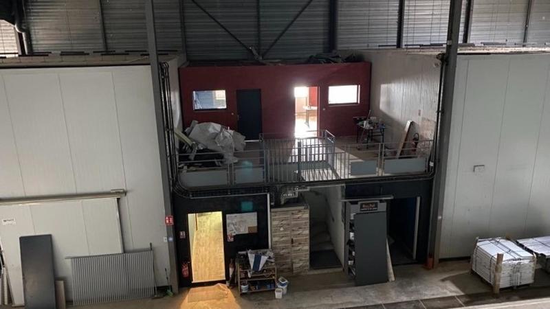 Local commercial - 1 500 m² - 6 pièces