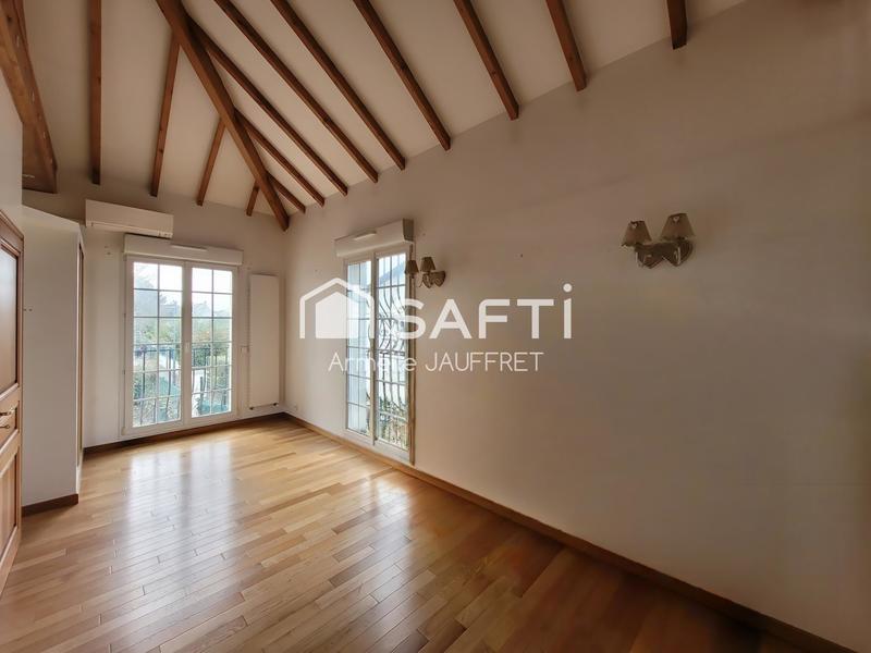 Maison - 158 m² - 6 pièces