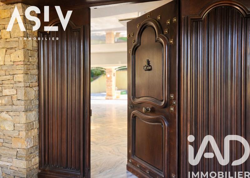 Maison - 222 m² - 6 pièces