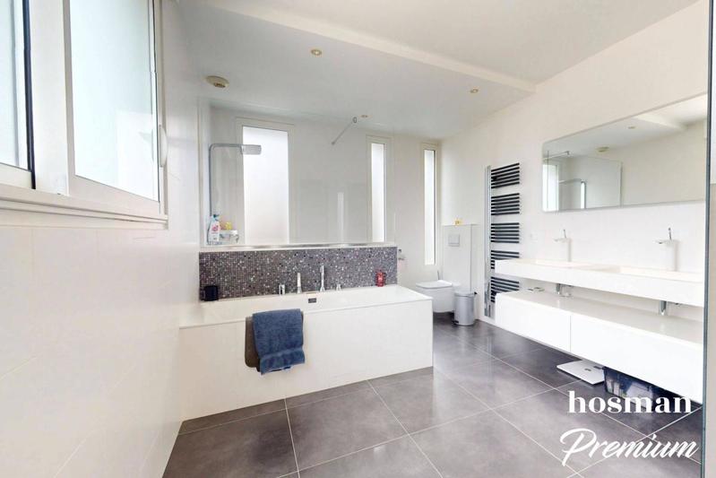 Maison - 298 m² - 8 pièces