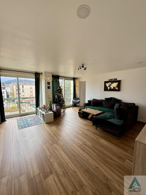 Appartement - 80 m² - 4 pièces