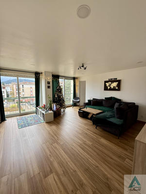 Appartement - 80 m² - 4 pièces