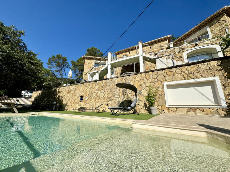 Villa - 200 m² - 7 pièces